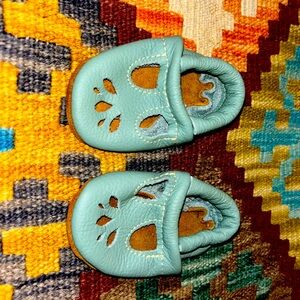 Turquoise real leather very nice baby mocassin crib shoes
